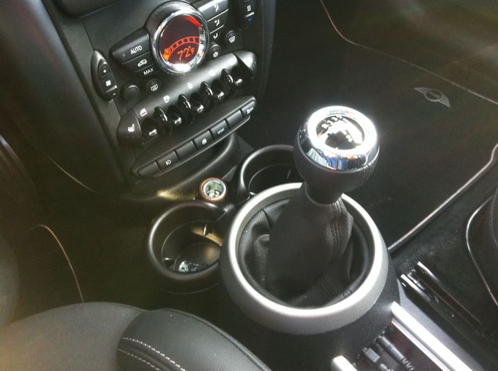 Mini Cooper Countryman shifter.jpg